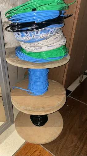 Fios de energia elétrica