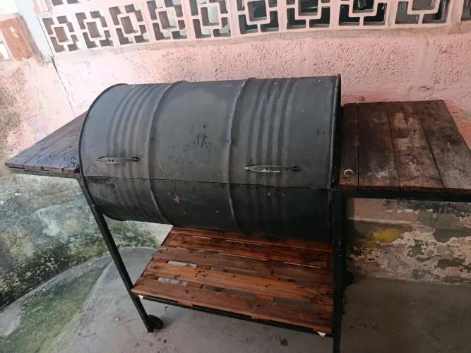 Vendo churrasqueira de tonel 450 Reais