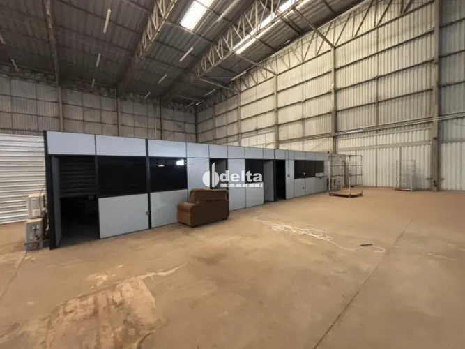 Galpão disponível para locação no bairro Distrito Industrial em Uberlândia-MG