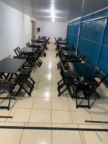 Mesa de madeira de 6 lugares