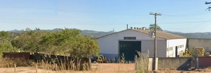 Galpão edificado em terreno de 10.000 m² - Vila Guimarães - Uruaçu - Imóvel Caixa