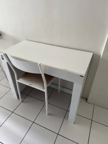 Mesinha de estudos + cadeira
