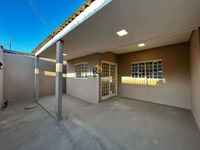 Casa Reformada com Jardim | 2 Quartos (1 Suíte) | Lote Vazado | Ao Lado da Avenida do Itap