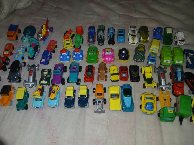 Lote carrinhos kinder ovo