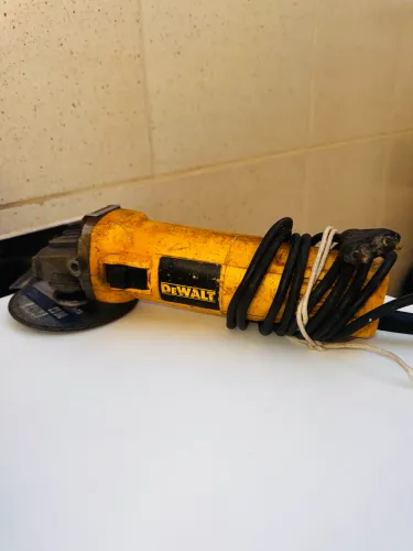 Esmerilhadeira angular DeWalt
