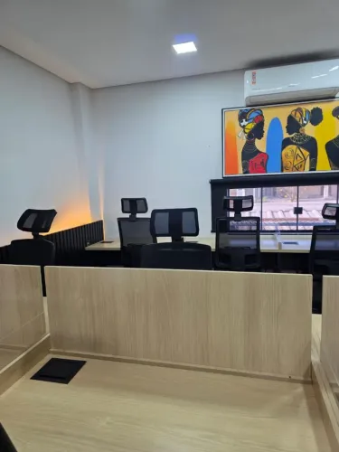 Espaço corporativo mobiliado com 22 estações - Estrutura completa com despesas incluídas!