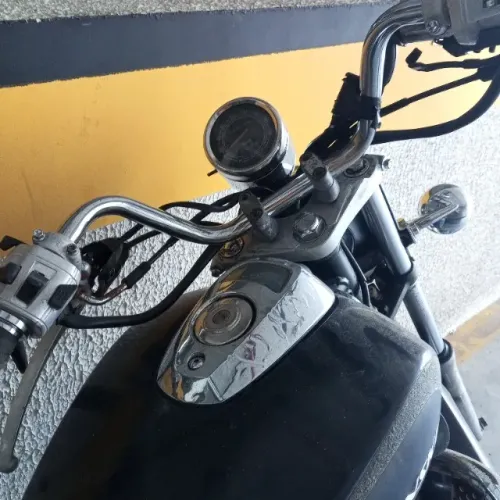 Vendo moto Kasinski ano 2010 na cor preta. 