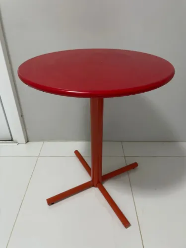 Mesa de canto cabeceira vermelha