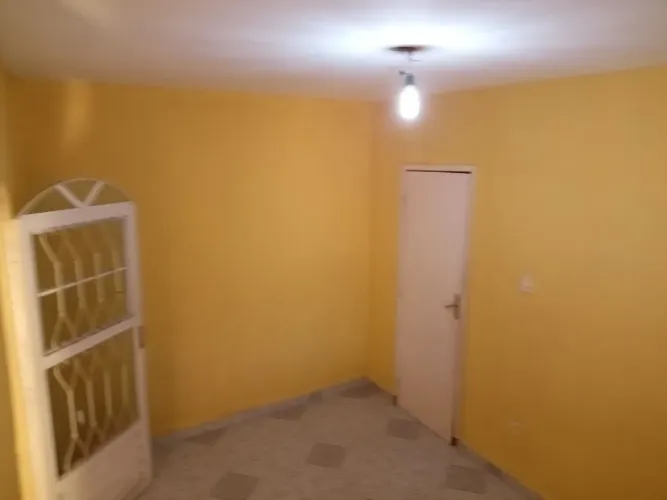 Kitnet Aluguel 600,00 incluído Luz e água