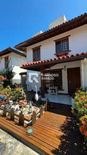 Casa Duplex em Condomínio Fechado para Locação em Itapuã | 4 quartos, sendo 2 suítes