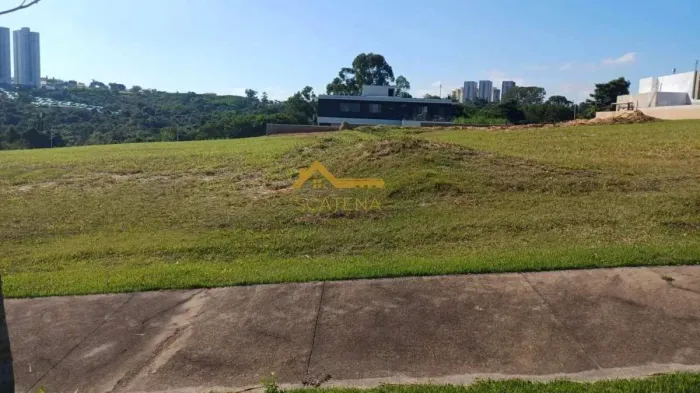 Terreno à venda no Condomínio Saint Patrick em Sorocaba com 1279m²