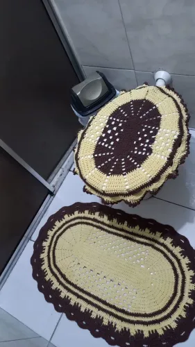 Jogo de tapete para banheiro em crochê