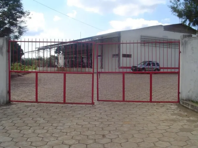 Vende-se ou aluga-se!!! Laticínio em São Tiago MG!! ?A,/T 9500 M ?Galpão central de 1000 M