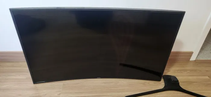 TV Samsung curva 49" UN49KU6300, com display quebrado