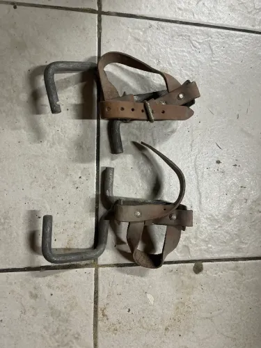 Espora Subida Poste Concreto Duplo T Aço Couro