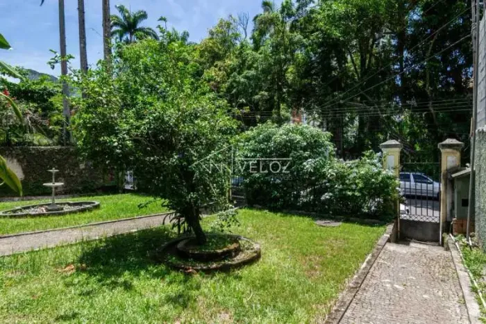 Casa de rua : / Residencial / São Conrado