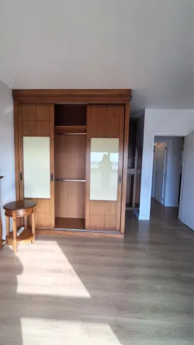 Roupeiro e closet de madeira maciça