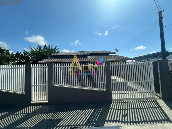 Casa com Piscina Aquecida e 3 Quartos à Venda em Penha