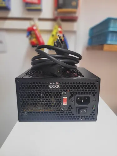 Fonte 500w kinup usada funcionando perfeitamente 