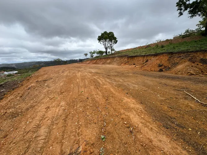 Terreno de mil metros em loteamento fechado