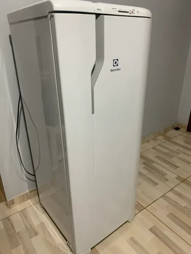Geladeira seminova Electrolux