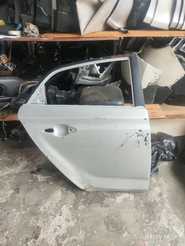 Porta traseira direita HB20 Hatch 2013 a 2019 com detalhe
