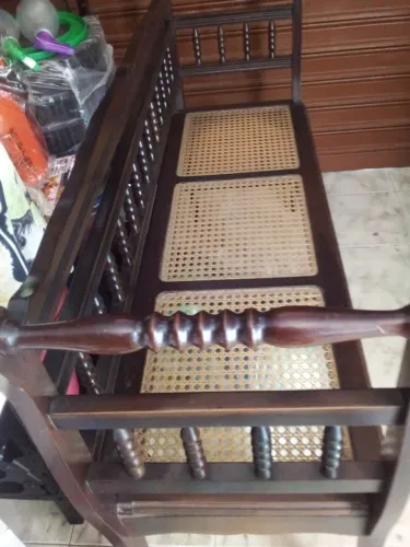Namoradeira antiga de palhinha