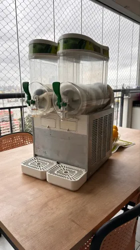 Máquina de Frozen Raspadinha Caldo de Cana Moenda