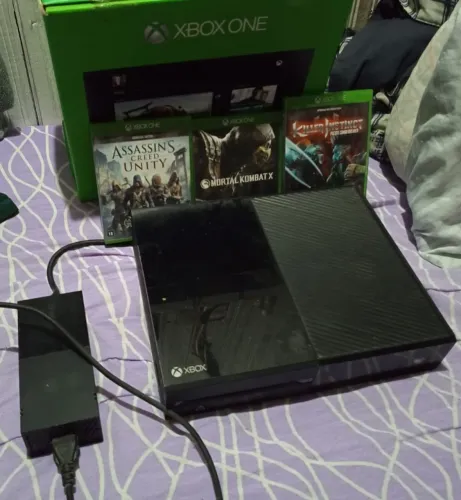 Xbox One FAT 1TP - (sem controle) 3 jogos + caixa original