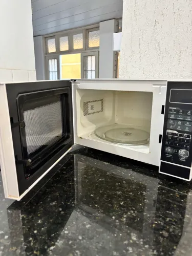 Vendo Microondas 20L com defeito
