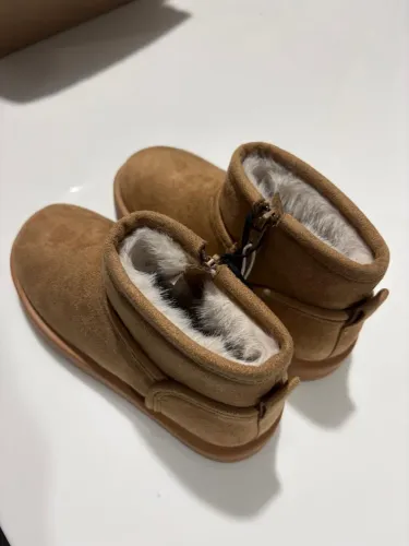 Bota infantil Zara tamanho 32