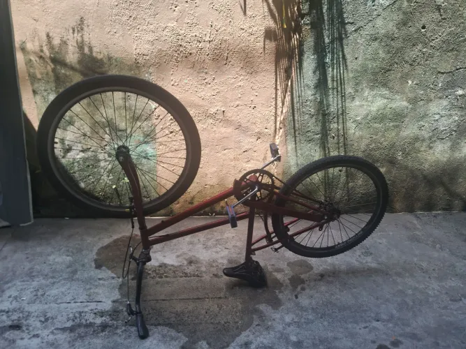 Bicicleta vermelha aro 26