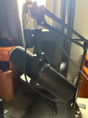 Shure SM7B - Microfone Dinâmico Profissional (Vocal/Podcast/Streaming)