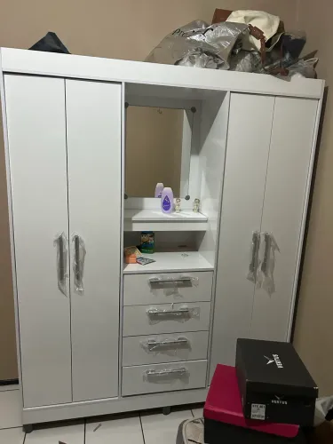 Guarda roupa solteirão usado 2 meses somente!