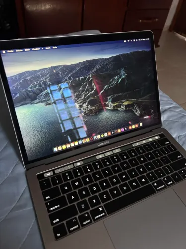 MacBook Pro 13? 2017 | i5 3.1 GHz | 8 GB RAM | SSD 512 GB | Touch Bar