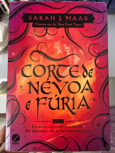 Corte de Névoa e Fúria- Sarah J. Maas