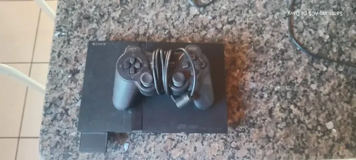 Ps2 semi novo com 1 controle e memory card