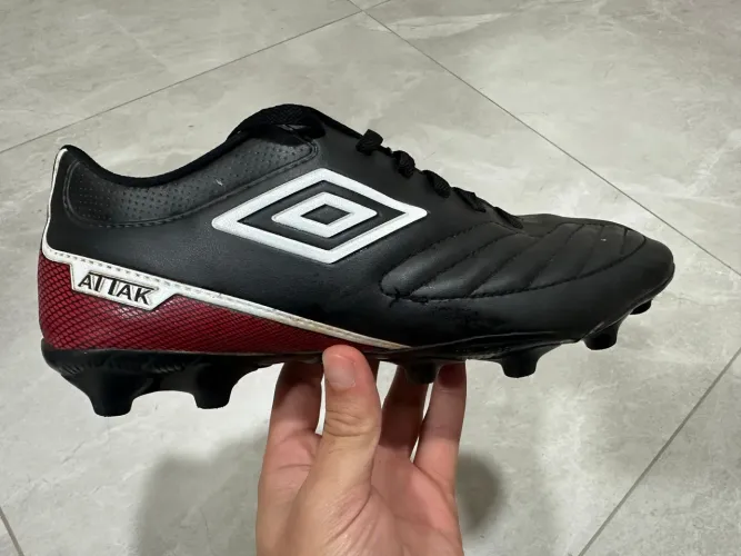 Chuteira Campo 40 Umbro Attak II