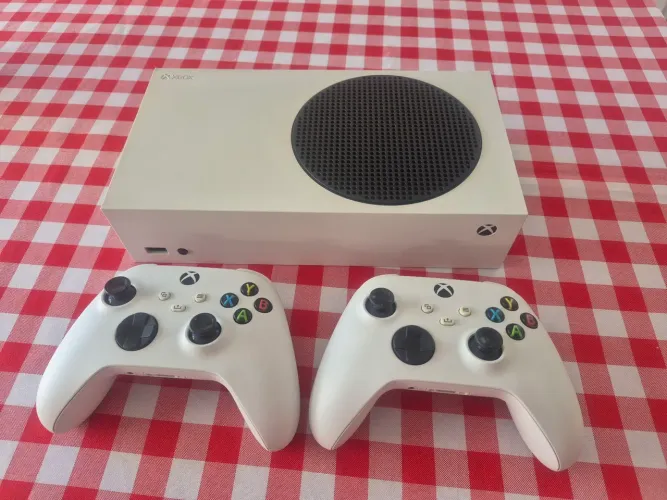 Xbox Serie S | 2 Controles | Bluetooth