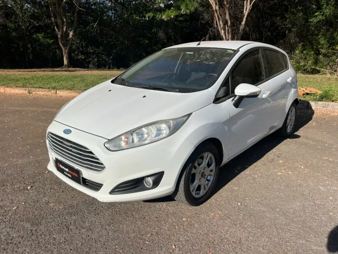 Ford Fiesta 1.6 16V Flex Aut. 5P 2015