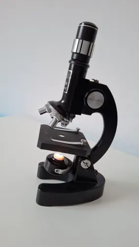 Microscópio Óptico com Zoom 50x-900x + Caixa de Madeira