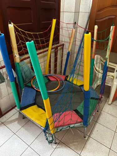 Cama elástica infantil pequena com rede (tipo 1,40 m / 1,50 m)
