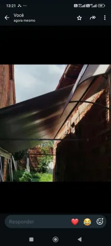 Toldo retrátil grande