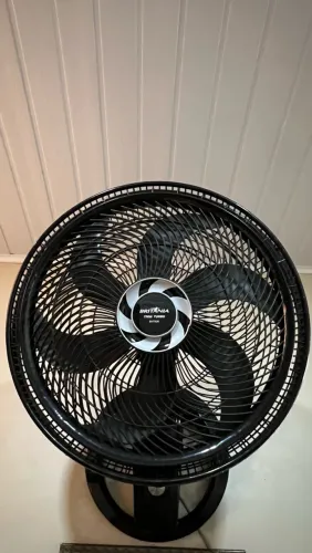 Vendo ventilador Britânia 176 turbo - 6 hélices de parede e mesa