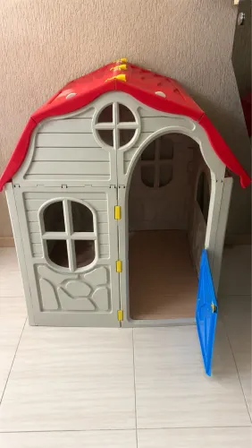 Casinha plástico infantil - pouco uso