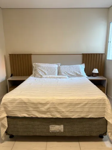 Cama de casal com colchão