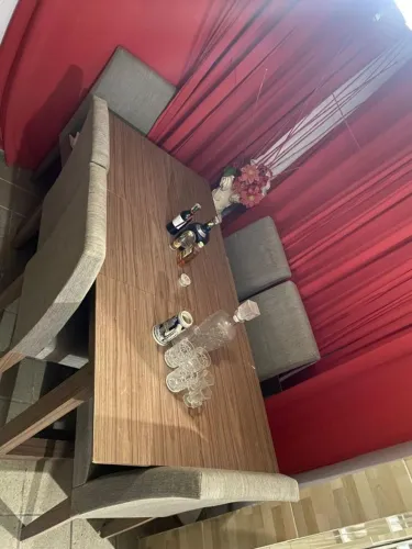 Mesa com 6 cadeiras