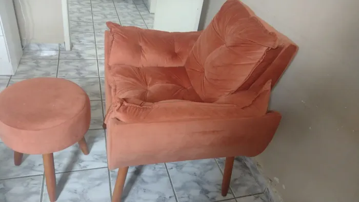 Poltrona com puf pouco usado... super barato!