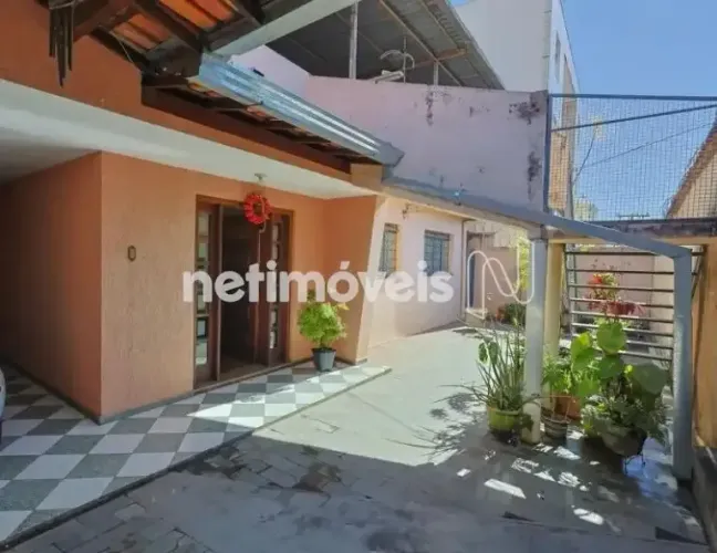 CASA NO BAIRRO ESPLANADA