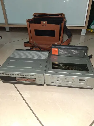 Gravador de vídeo cassete portátil Panasonic omnvision PVA 500 e PV 5000